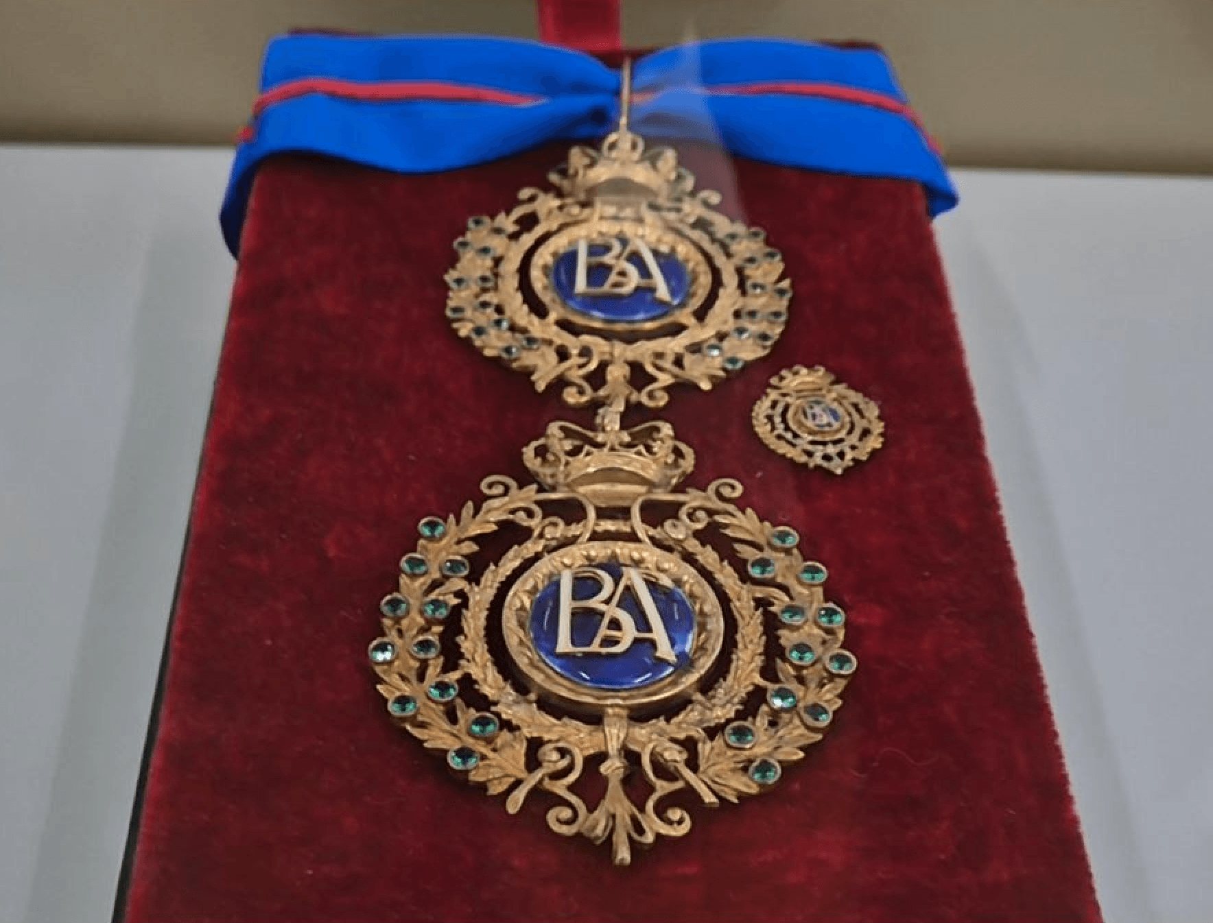 Medalla entre los premios y distinciones de Manolo Sanlúcar
